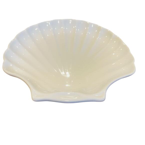 Copied - 2 Cordon Bleu Shell Plates 9”x9” - Picture 1 of 6
